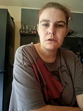 GoldenWifee online show from June 10, 2026, 5:07 am