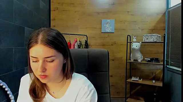 Snapshot of PaulineeJones chatting on June 10, 2026, 1:10 pm PaulineeJones online show from June 10, 2026, 1:10 pm