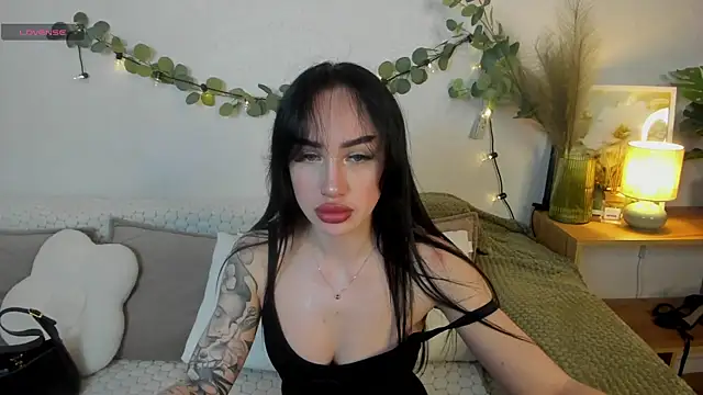 Snapshot of MayaGlamour chatting on June 10, 2026, 12:15 pm MayaGlamour online show from June 10, 2026, 12:15 pm