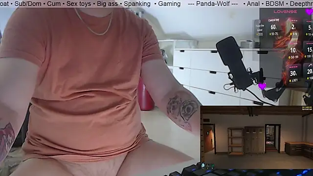 Panda-Wolf online show from June 10, 2026, 3:44 pm
