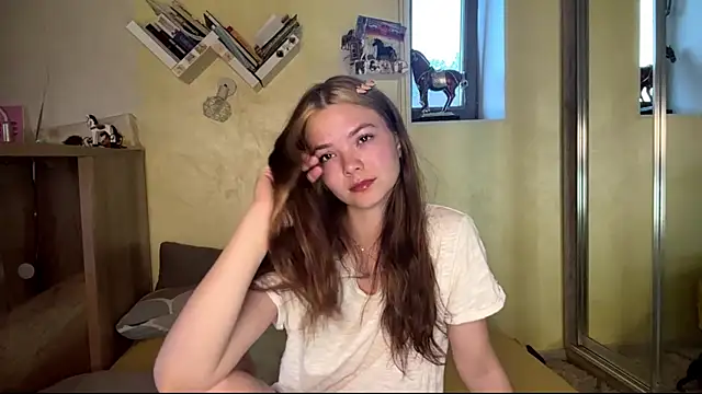 Snapshot of AvrilGillig chatting on June 11, 2026, 4:16 pm AvrilGillig online show from June 11, 2026, 4:16 pm