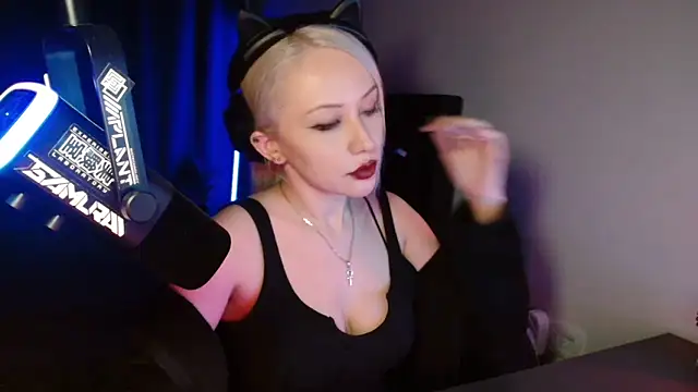 Snapshot of roxxyrowe chatting on June 13, 2026, 1:36 am roxxyrowe online show from June 13, 2026, 1:36 am