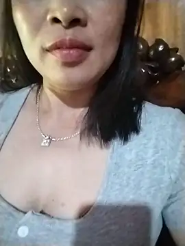 Snapshot of Lya_hott chatting on June 13, 2026, 3:37 am Lya hott online show from June 13, 2026, 3:37 am