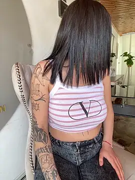 Snapshot of Mariana_pink18 chatting on June 11, 2026, 2:04 pm Mariana pink18 online show from June 11, 2026, 2:04 pm