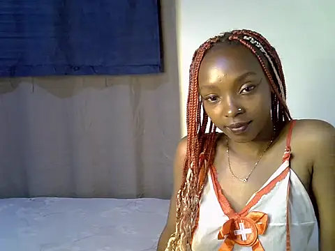 Snapshot of Petiteliz chatting on June 15, 2026, 7:16 pm Petiteliz online show from June 15, 2026, 7:16 pm