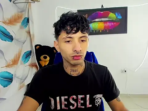 felix mSqueen online show from June 17, 2026, 2:14 am