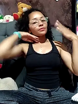 Estrella2001 online show from June 18, 2026, 8:46 pm