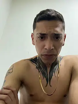 alejoggg1 online show from June 17, 2026, 1:52 am