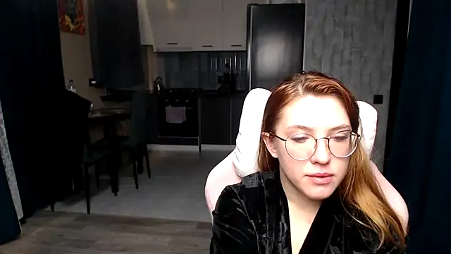 Reginasmilee online show from November 8, 2025, 12:33 am