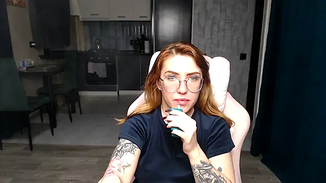 Reginasmilee online show from November 17, 2025, 12:49 am