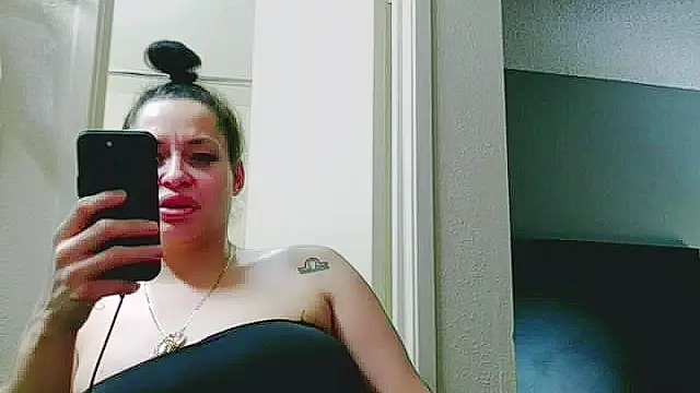 imisamoore69 online show from January 17, 2026, 7:13 am