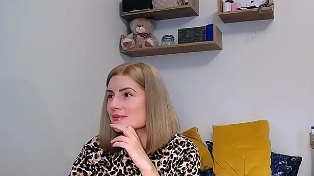 alisenties online show from September 17, 2025, 2:08 pm