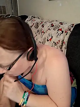 Snapshot of XxMs_StarzxX chatting on December 17, 2025, 9:21 pm XxMs StarzxX online show from December 17, 2025, 9:21 pm