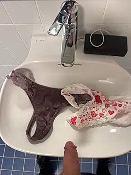 swissboy22 online show from April 26, 2026, 2:48 pm