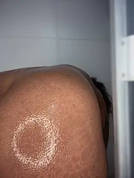 riri brunnete online show from September 11, 2025, 4:12 am