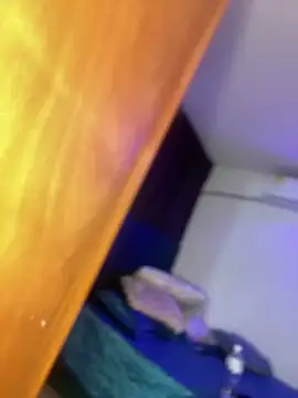 riri brunnete online show from October 7, 2025, 4:53 am