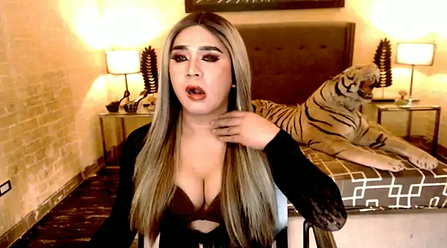 Snapshot of BigCumHuntersxx chatting on January 19, 2025, 1:12 pm BigCumHuntersxx online show from January 19, 2025, 1:12 pm