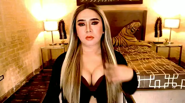 Snapshot of BigCumHuntersxx chatting on January 20, 2025, 5:37 am BigCumHuntersxx online show from January 20, 2025, 5:37 am