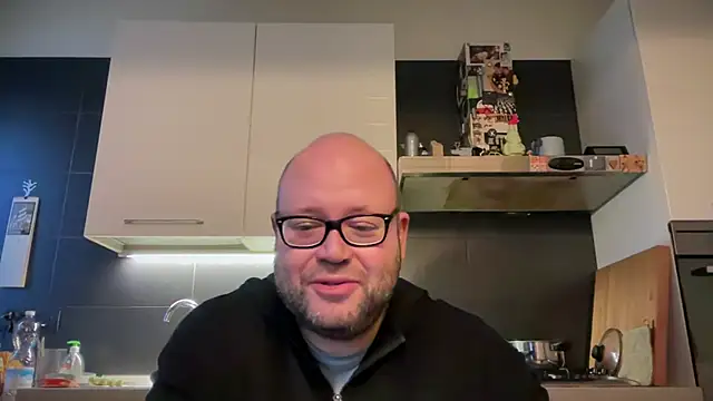 Snapshot of theitalianbear chatting on December 5, 2024, 3:06 pm theitalianbear online show from December 5, 2024, 3:06 pm