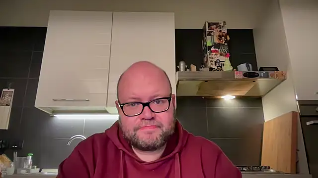 Snapshot of theitalianbear chatting on December 10, 2024, 5:33 pm theitalianbear online show from December 10, 2024, 5:33 pm