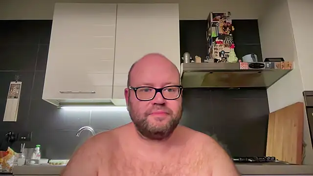 Snapshot of theitalianbear chatting on December 16, 2024, 5:00 pm theitalianbear online show from December 16, 2024, 5:00 pm