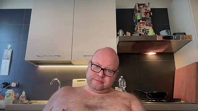 Snapshot of theitalianbear chatting on February 5, 2025, 8:32 am theitalianbear online show from February 5, 2025, 8:32 am