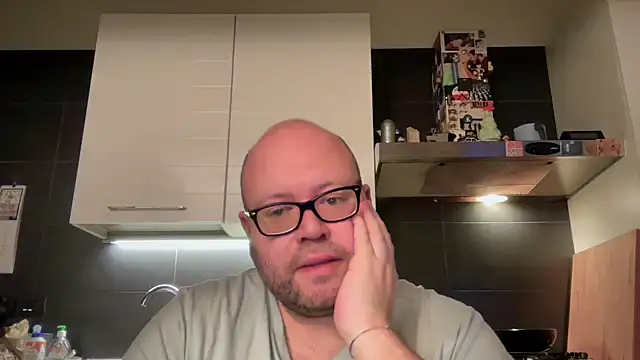Snapshot of theitalianbear chatting on February 12, 2025, 7:56 pm theitalianbear online show from February 12, 2025, 7:56 pm