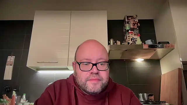 Snapshot of theitalianbear chatting on February 19, 2025, 4:55 pm theitalianbear online show from February 19, 2025, 4:55 pm