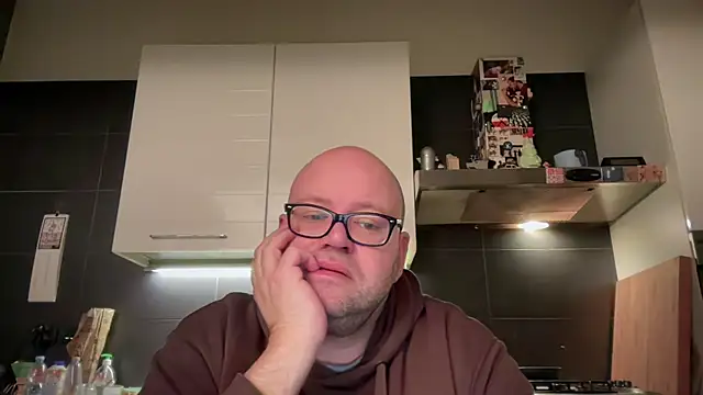 Snapshot of theitalianbear chatting on February 27, 2025, 12:32 am theitalianbear online show from February 27, 2025, 12:32 am