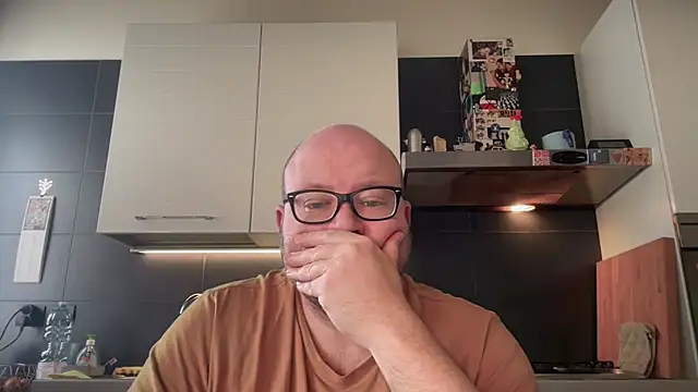 Snapshot of theitalianbear chatting on March 23, 2025, 6:37 am theitalianbear online show from March 23, 2025, 6:37 am