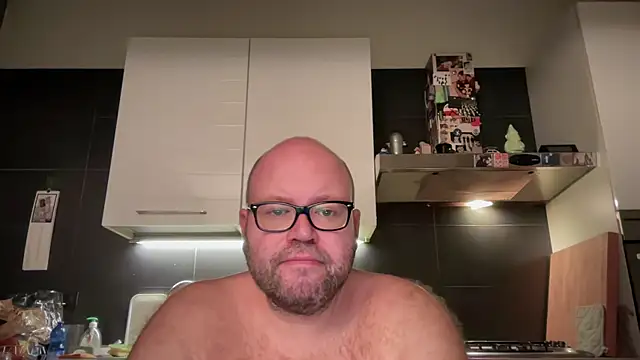 Snapshot of theitalianbear chatting on September 12, 2025, 8:42 pm theitalianbear online show from September 12, 2025, 8:42 pm