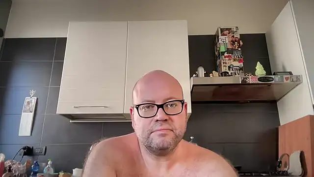 Snapshot of theitalianbear chatting on September 27, 2025, 12:43 pm theitalianbear online show from September 27, 2025, 12:43 pm