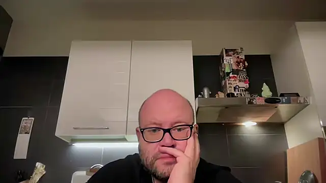 Snapshot of theitalianbear chatting on October 9, 2025, 1:36 am theitalianbear online show from October 9, 2025, 1:36 am