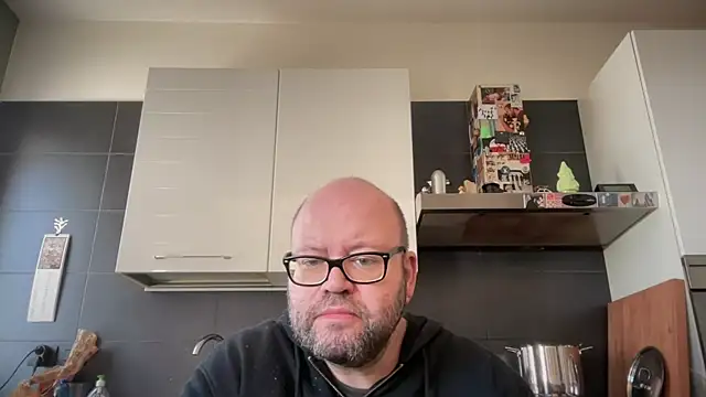 Snapshot of theitalianbear chatting on October 10, 2025, 8:24 am theitalianbear online show from October 10, 2025, 8:24 am