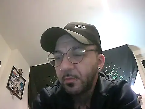 Snapshot of MagicStickBoy chatting on March 25, 2026, 11:33 pm MagicStickBoy online show from March 25, 2026, 11:33 pm