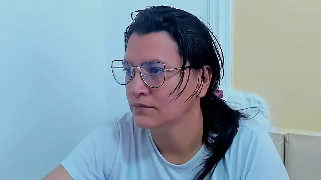 MARILYN GARCIA online show from March 2, 2025, 3:27 pm