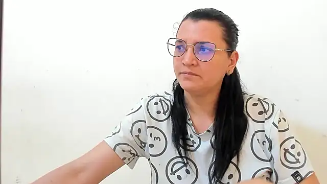 MARILYN GARCIA online show from November 7, 2025, 4:51 pm