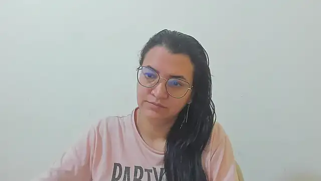 MARILYN GARCIA online show from December 21, 2025, 2:57 pm