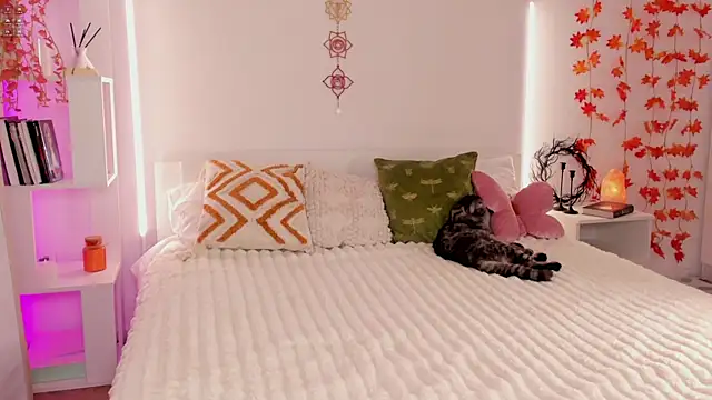 LoveJuliya online show from November 9, 2025, 1:04 am