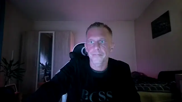 Snapshot of slaveboy2016@xh chatting on December 27, 2024, 8:39 pm slaveboy2016xh online show from December 27, 2024, 8:39 pm