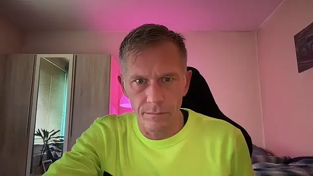 Snapshot of slaveboy2016@xh chatting on October 20, 2025, 10:27 am slaveboy2016xh online show from October 20, 2025, 10:27 am