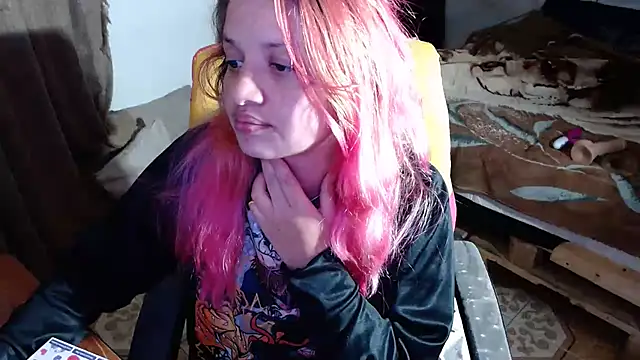 Snapshot of kattydirtylol chatting on December 10, 2024, 12:50 am kattydirtylol online show from December 10, 2024, 12:50 am