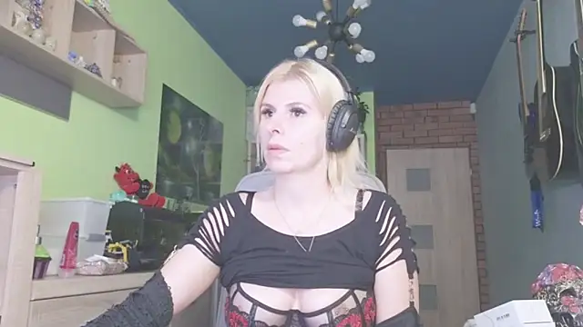 karmija online show from November 12, 2025, 10:09 pm