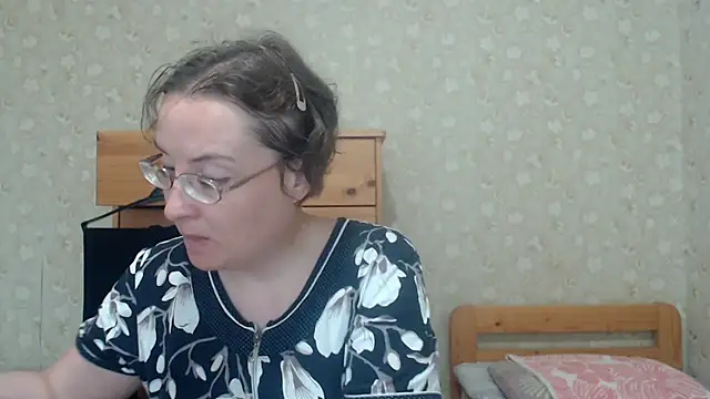Snapshot of Smart_Rose chatting on May 16, 2026, 1:43 pm Smart Rose online show from May 16, 2026, 1:43 pm