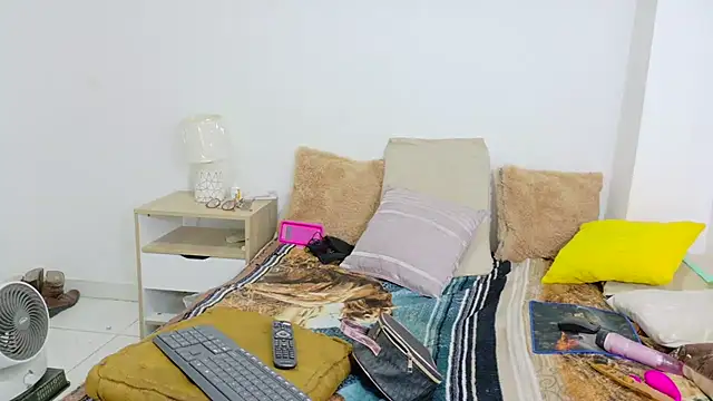 irisconde online show from March 11, 2026, 8:26 pm