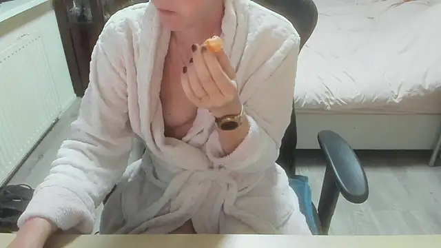 minoesje37 online show from March 21, 2026, 8:34 pm