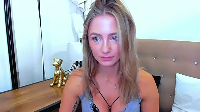 LenaCUTE online show from October 15, 2025, 7:52 am