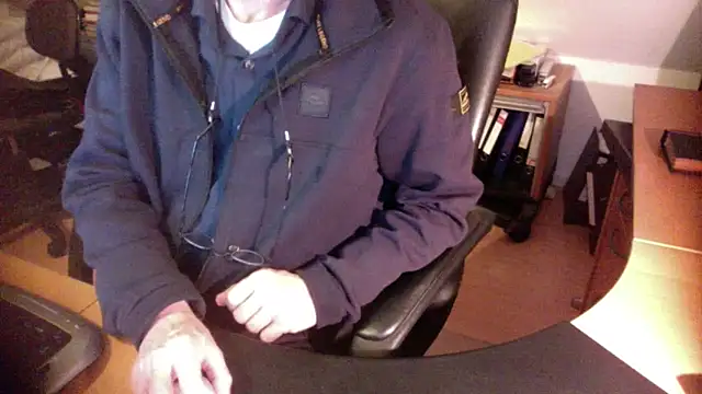 Snapshot of outlaw200 chatting on December 9, 2024, 7:29 pm outlaw200 online show from December 9, 2024, 7:29 pm