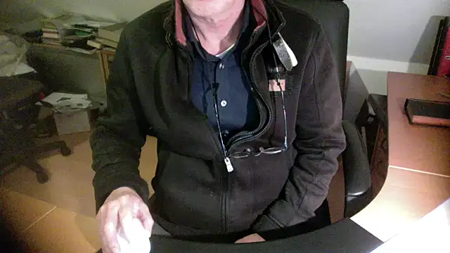 Snapshot of outlaw200 chatting on December 19, 2024, 6:23 pm outlaw200 online show from December 19, 2024, 6:23 pm