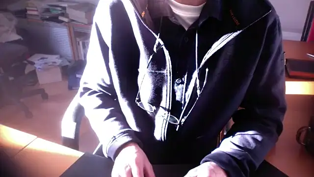 Snapshot of outlaw200 chatting on December 20, 2024, 11:32 am outlaw200 online show from December 20, 2024, 11:32 am